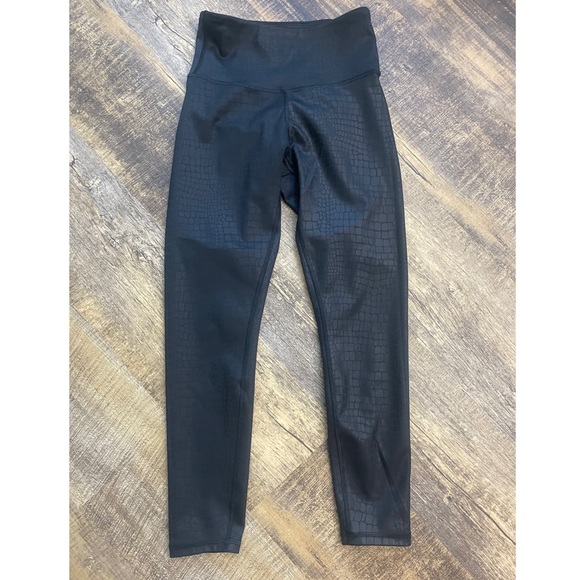Black Snake Print Leggings. - Picture 1 of 3